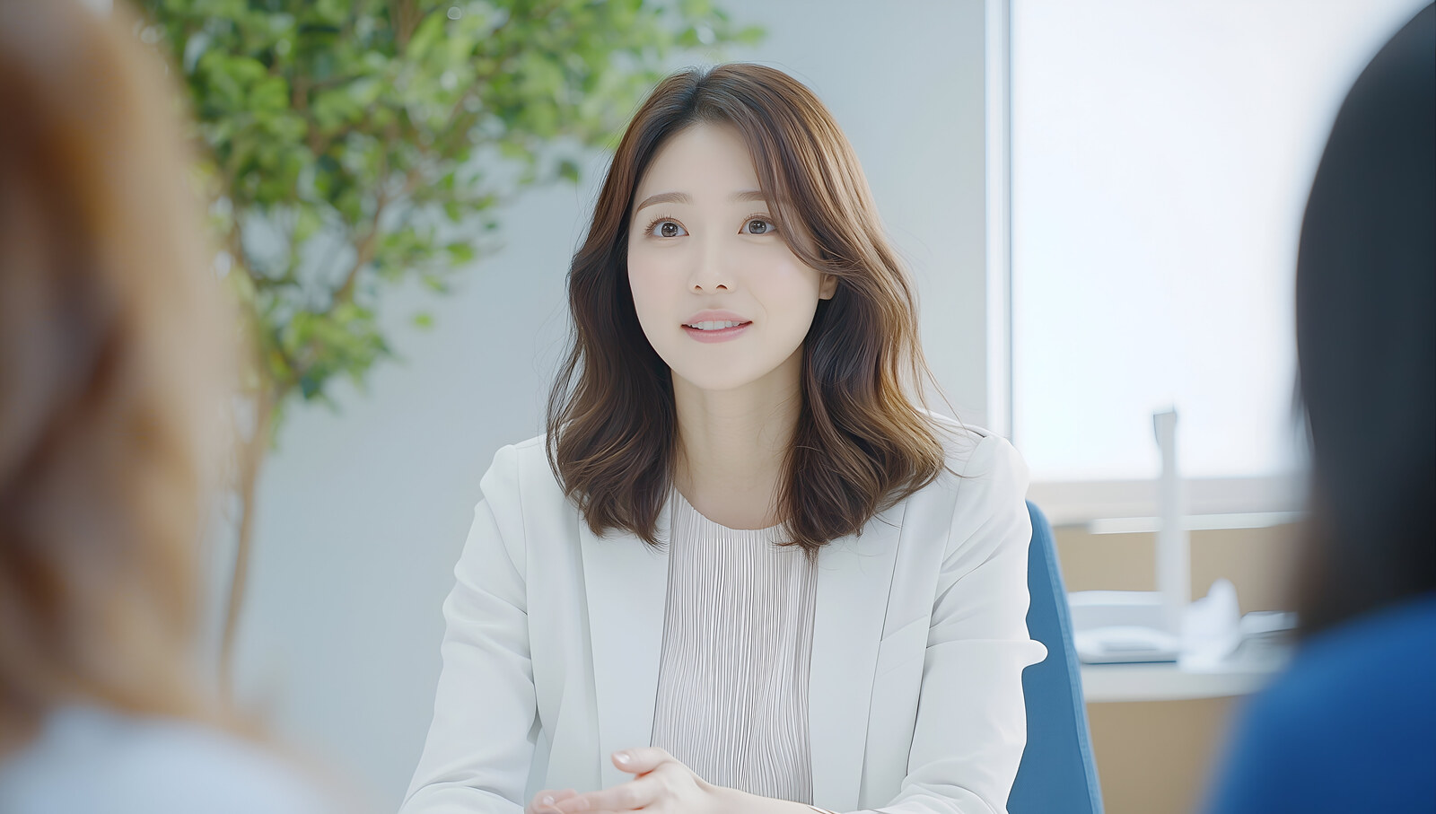 상담실에서 이야기를 나누는 상담 장면