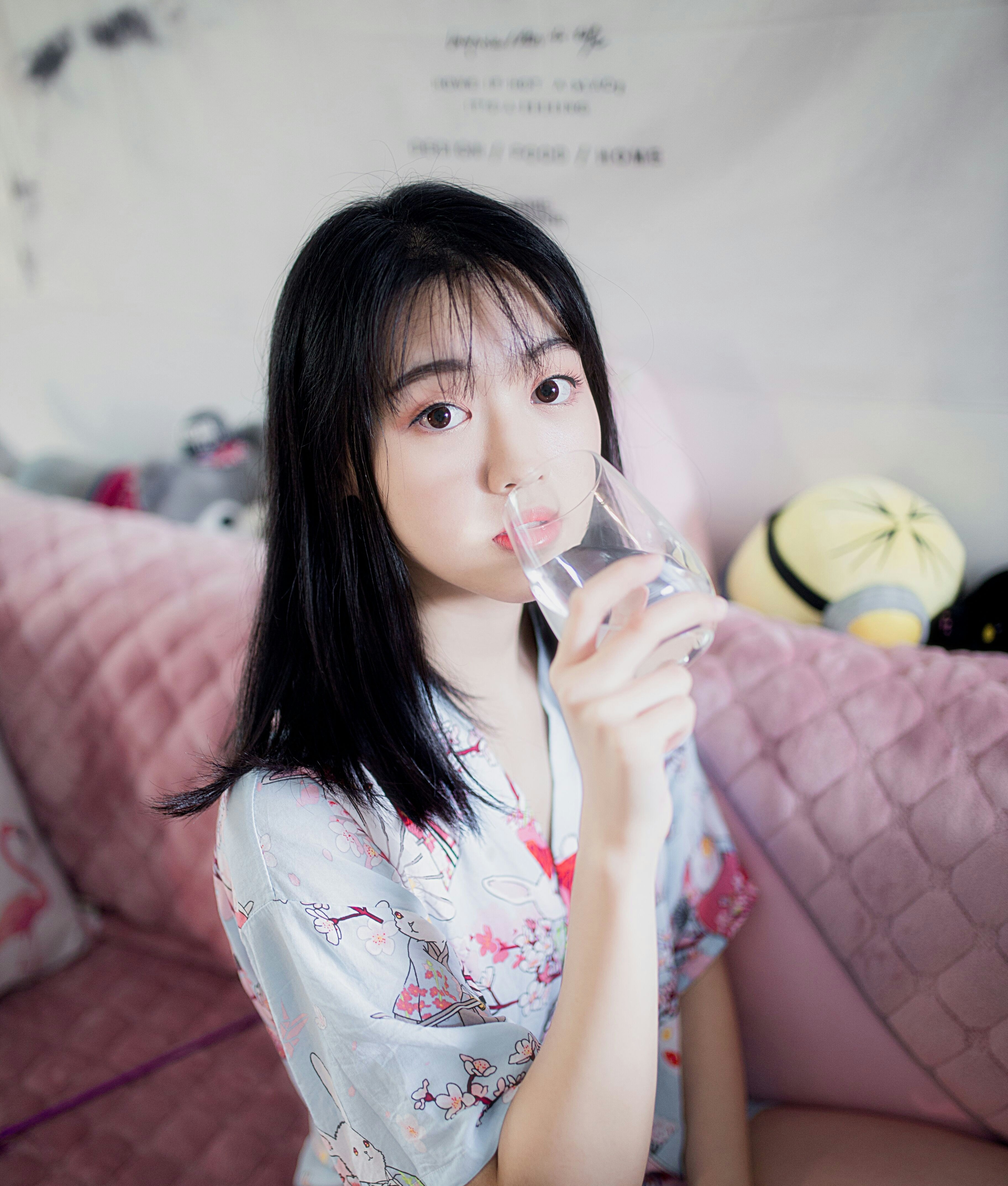 유방하수 상담을 고민하는 여성